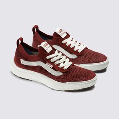 Para a temporada, a equipe da Vans repensou, re-projetou e reconstruiu cada parte da estética e tecnologias do UltraRange para torná-lo mais sustentável. A renovação do Tênis Ultrarange Vr3 Red apresenta entressola EcoCush™ moldada com espuma 50% Bio-Based, construção leve, sola de borracha EcoRubber™ de fontes renováveis e cabedal respirável em knit verde projetado com 50% algodão orgânico, 34% rPET, 14% Nylon reciclado e 2% Spandex, para reduzir o desperdício na produção em comparação com o cabedal tradicional de corte e costura da Vans. O Ultrarange VR3 é a manifestação de uma ideia: que não se trata de para onde vamos, mas de como chegamos lá. A equipe da Vans traçou metas ambiciosas de sustentabilidade. Grandes ou pequenos, todos os esforços se somam a mudanças positivas. Para poder estampar o logotipo VR3 Checkerboard Globe, pelo menos 30% do produto deve ser feito de materiais reciclados, renováveis e/ou regenerativos. Para saber mais sobre a Vans e sua jornada de materiais sustentáveis, acesse vans.com.br/sustentabilidade.