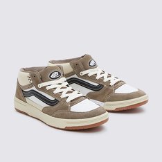 <p>O Tênis Skate Zahba Mid Walnut traz tecnologias como o ImpactWaffle, o melhor design de sola de amortecimento contra impactos da Vans já feito, o Zahba Mid amortece a pisada nos momentos em que você mais precisa, mantendo a estabilidade mesmo quando essa maciez é dispensável. A tecnologia proporciona o equilíbrio ideal entre proteção contra impactos e controle da prancha para elevar o seu nível de skate.&nbsp;<br />
<br />
Ao adquirir este produto, você está apoiando os curtumes certificados pelo Leather Working Group. Saiba mais em Leatherworkinggroup.com. O Zahba Mid foi concebido com foco na sustentabilidade, e se qualifica para o logotipo VR3 Checkerboard Globe da Vans. Para poder estampar o logotipo VR3 Checkerboard Globe, pelo menos 30% do produto deve ser feito de materiais reciclados ou por uma combinação de materiais reciclados, renováveis e/ou regenerativos. Para saber mais sobre a Vans e sua jornada rumo ao uso de materiais sustentáveis, visite o site vans.com.br/sustentabilidade.</p>