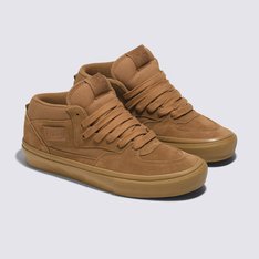 Vans Skate Classics: Ultra resistência no interior do tênis para a sua melhor performance no skate. Redesenhada para o skate moderno, a coleção Vans Skate Classics oferece mais do que os skatistas precisam para permitir evolução máxima. Com cabedal clássico de camurça e lona, o Tênis Skate Half Cab Brown Gum possui a silhueta icônica que você deseja, trazendo todos os benefícios de desempenho que os skatistas exigem.