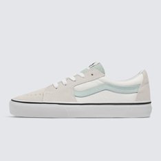 O Revolucionário Sk8-Hi Vans Transformado Em Um Tênis De Cano Baixo Atemporal. Uma Versão Adaptada Do Lendário Tênis De Cano Alto, O Tênis Sk8-Low Vacation Casuals Murmur Traz A Estética Familiar Da Sidestripe Tradicional E Clássica Da Vans Com Uma Proposta De Vestir Esta Silhueta Icônica Com Muito Mais Estilo. Além Dos Cabedais Clássicos De Lona E Camurça Que Imitam Sua Contraparte Mais Alta, O Tênis De Cano Baixo É Fácil De Usar E Possui Detalhes Que Preservam A Essência Do Original. 
Características Do Produto: 
• A Lendária Estética Sk8-Hi® Em Um Tênis De Cano Baixo;
• Cabedal Durável De Camurça E Lona;
• Fechamento Com Cadarço;
• Biqueiras Reforçadas;
• Clarinhos De Suporte Acolchoados;
• Sola De Borracha Waffle Exclusiva Vans.