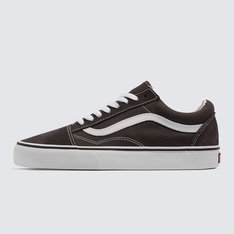 Conhecido inicialmente como Vans #36, o Old Skool foi o tênis icônico de cano baixo que deu vida ao famoso Vans Sidestripe, criado por Paul Van Doren! Desde a sua estreia em 1977, a silhueta de cano baixo se estabeleceu como ícone nas cenas de skate, música e moda. Dos skatistas de rua e punks dos anos 90 aos atuais ídolos do hip hop e da moda, o Old Skool têm sido escolhido por criativos que agem com personalidade própria. O Tênis Old Skool Turkish Coffee honra essa tradição com um toque moderno, combinando tons vibrantes com o estilo icônico e irreverente dos clássicos Vans. O modelo de cano baixo apresenta cabedal em camurça e lona resistente na cor marrom. Com fechamento por amarração em cadarços, ele traz a lendária sidestripe nas laterais. Apresenta heeltab do skate tradicional, com assinatura Vans em “Drop V” e inscrição “Off The Wall” - aplicadas no calcanhar. Com solado em borracha vulcanizada em formato waffle - exclusividade Vans - que proporciona maior aderência ao caminhar.