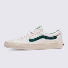 O Revolucionário Sk8-Hi Vans Transformado Em Um Tênis De Cano Baixo Atemporal. Uma Versão Adaptada Do Lendário Tênis De Cano Alto, O Tênis Sk8-Low Premium Leather Green Gables Traz A Estética Familiar Da Sidestripe Tradicional E Clássica Da Vans Com Uma Proposta De Vestir Esta Silhueta Icônica Com Muito Mais Estilo. Além Dos Cabedais Clássicos De Lona E Camurça Que Imitam Sua Contraparte Mais Alta, O Tênis De Cano Baixo É Fácil De Usar E Possui Detalhes Que Preservam A Essência Do Original. 
Características Do Produto: 
• A Lendária Estética Sk8-Hi® Em Um Tênis De Cano Baixo;
• Cabedal Durável De Camurça E Lona;
• Fechamento Com Cadarço;
• Biqueiras Reforçadas;
• Clarinhos De Suporte Acolchoados;
• Sola De Borracha Waffle Exclusiva Vans.