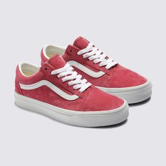 O tênis icônico de cano baixo que deu vida a Sidestripe Original Vans! Desde a sua estreia em 1977, a silhueta de cano baixo se estabeleceu como ícone nas cenas de skate, música e moda. Dos skatistas de rua e punks dos anos 90 aos atuais ídolos do hip hop e da moda, o tênis Old Skool da Vans têm sido escolhido por criativos que agem com personalidade própria. O Tênis Old Skool Pig Suede Holly Berry honra essa tradição com um toque moderno e inspiração vintage. O modelo de cano baixo apresenta cabedal multicolorido em camurça e lona resistente. Com fechamento por amarração em cadarços, ele traz a lendária sidestripe Vans original nas laterais. Apresenta heeltab do skate tradicional com inscrição Vans em “Drop V” e “Off The Wall” aplicada no calcanhar. Com solado em borracha vulcanizada em formato waffle - exclusividade Vans - que proporciona maior aderência ao caminhar.

Características do produto:
• Cabedal durável em camurça e lona resistente • Tênis de cano baixo icônico com Sidestripe™
• Biqueiras reforçadas • Fechamento com cadarço • Colarinhos de suporte acolchoados • Sola de borracha waffle exclusiva Vans. • Old Skool™ clássico.